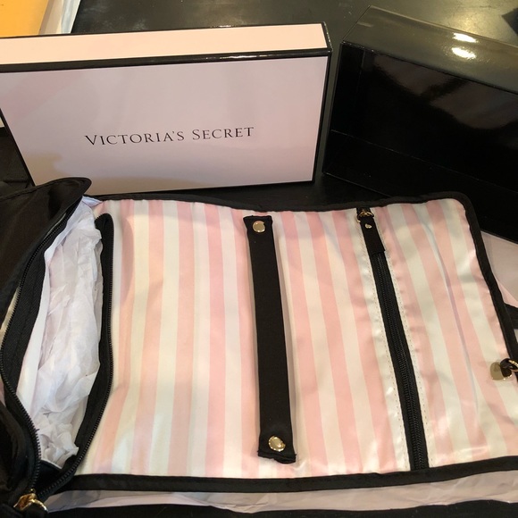 Victoria’s Secret Exclusive Jewelry Bag - Picture 4 of 8